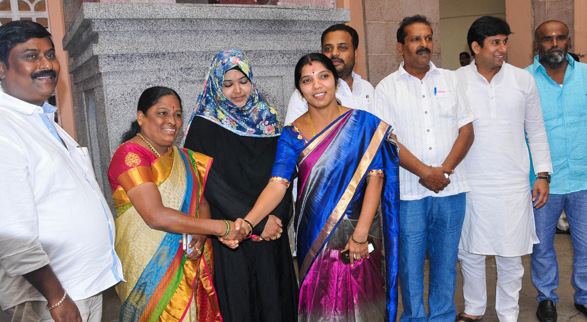 BBMP Deputy Mayor G Padmavati Narashimhamurthy congratulates members elected to the standing committees at the Palike's office on Friday. DH