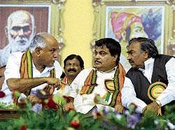 ANIMATED TALK: Chief Minister B S Yeddyurappa and BJP Nation al President Nitin Gadkari  sharing a word during BJP Swabhimana Samaavesha at Palace Grounds in Bangalore on  Sunday. BJP State President K S Eshwarappa is seen. DH Photo