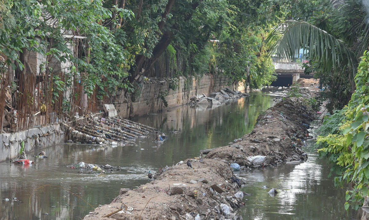 Remodelling work yet to be completed at a stormwater drain at Link Road, Seshadripuram. DH Photo/S K Dinesh