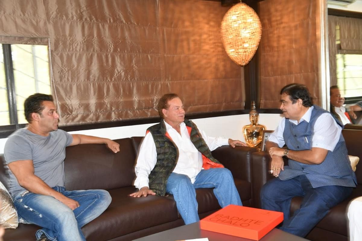 Union minister Nitin Gadkari on Friday met Bollywood actor Salman Khan and his father Salim Khan, a noted script writer, at their residence. DH Photo