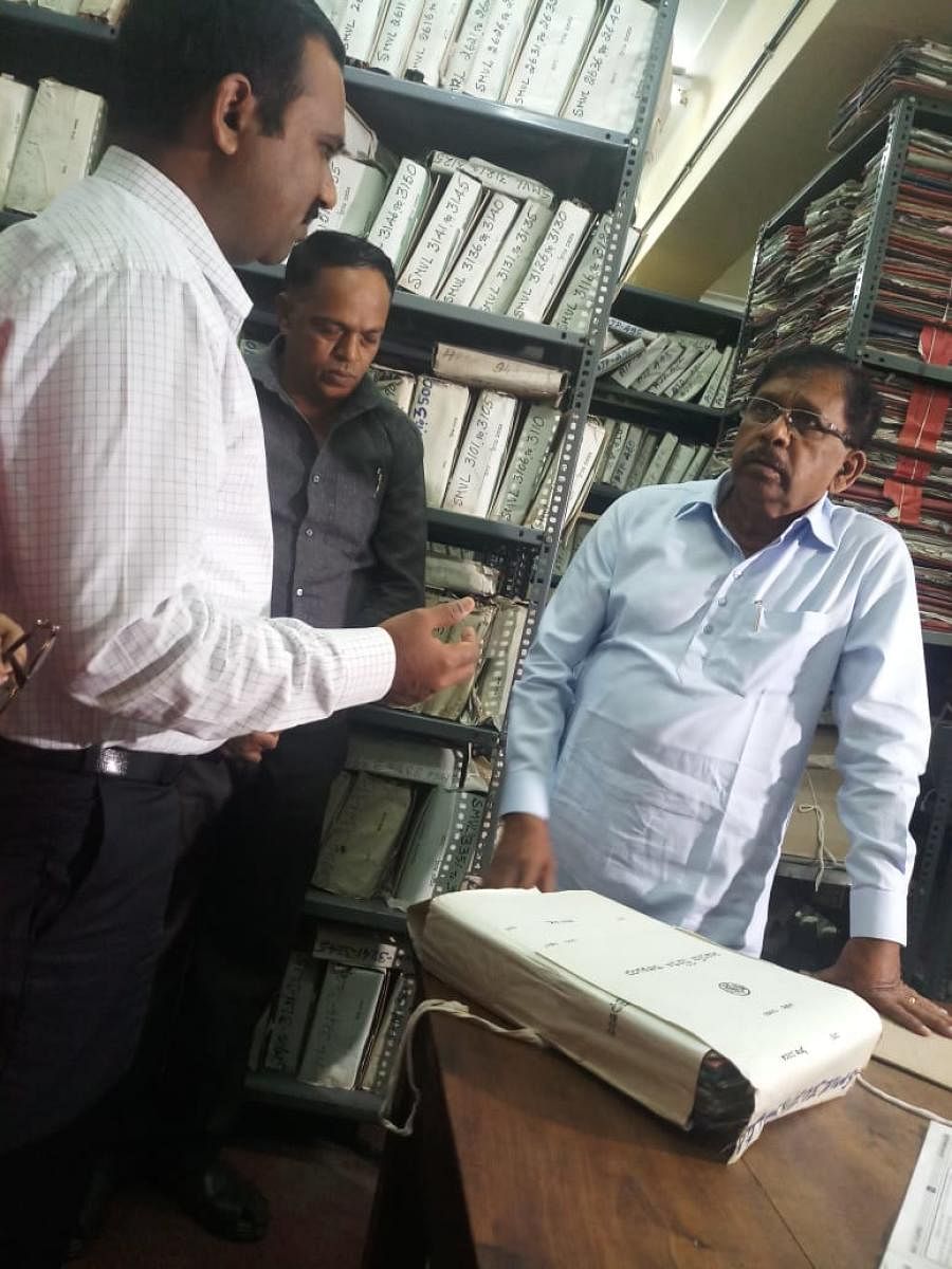 The squalid record room at the Bangalore Development Authority's (BDA) head office left Deputy Chief Minister G Parameshwara appalled on Saturday. 