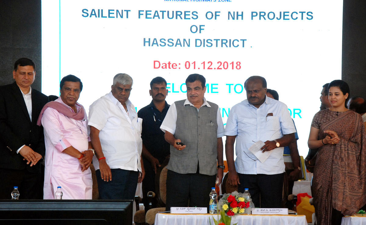 New beginning: Union Minister for Road Transport and Highways Nitin Gadkari launches national highway projects in Hassan on Saturday. MP L R Shivaramegowda, PWD Minister H D Revanna, Chief Minister H D Kumaraswamy and Deputy Commissioner Rohini Sindhuri.