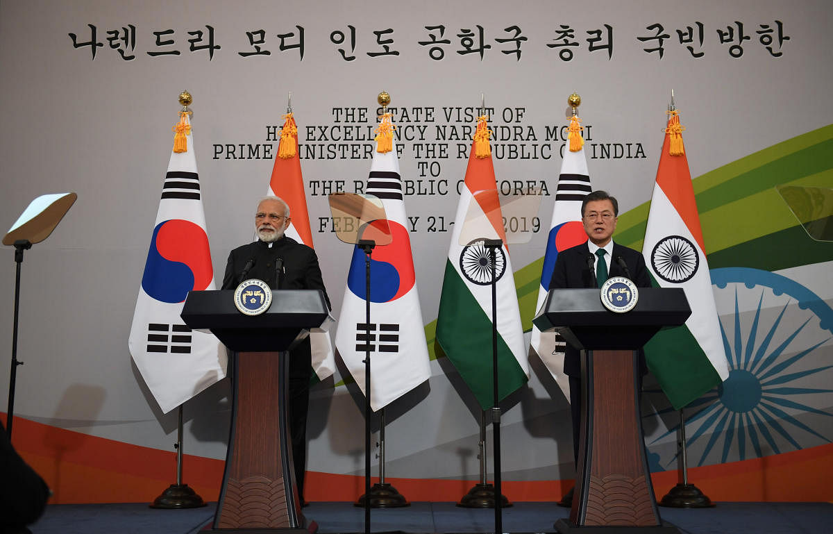 Indian Prime Minister Narendra Modi and South Korea's President Moon Jae-in attend a joint press conference after their meeting at the presidential Blue House in Seoul on February 22, 2019 Jung Yeon-je/Pool via REUTERS