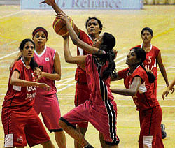 Karnatakas PU&#8200;Navnita (right) tries to shoot as Poojamol KS&#8200;of Kerala (left) tries to thwart her in the Federation Cup on  Wednesday. dh photo / Srikanta sharma r