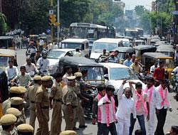 Shutdown in Andhra to oppose statehood to Telangana