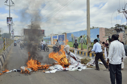 Supporters of a 'united' Andhra Pradesh block a road by burning posters and banners during a protest in the Karnool district of Andhra Pradesh state, 200 kilometers (124 miles) from Hyderabad, India, Saturday, Oct. 5, 2013. The approval for the creation of "Telangana" set off protests in the Seemandhra region of Andhra Pradesh. Telangana would become India's 29th state. AP photo