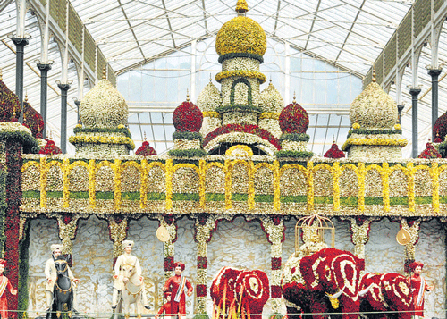 Flowers adorning the replica of the Mysore Palace had withered, disappointing the visitors at Lalbagh. dh photo