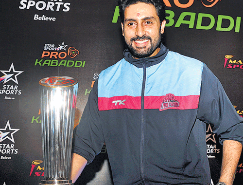 Abhishek Bachchan after unveiling the Pro Kabaddi League Trophy in Bangalore onWednesday. DH PHOTO