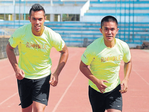 Robin Singh (left) and Sunil Chhetri are expected to fetch big money at Player Auction on Friday. DH file photo