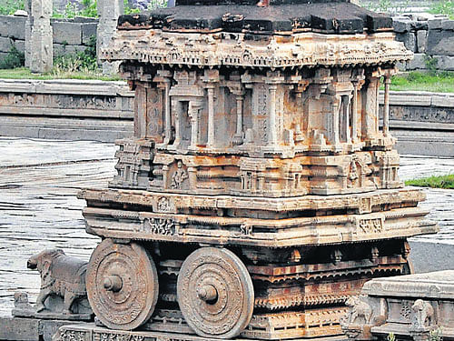 The stone chariot in Hampi which will be featured on Rs 10 currency notes. DH file photo