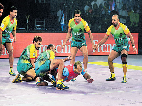 CAUGHT HIM! Patna Pirates' players try to stop Pink Pathers' Jasvir Singh in their PKL clash in Jaipur on Sunday.