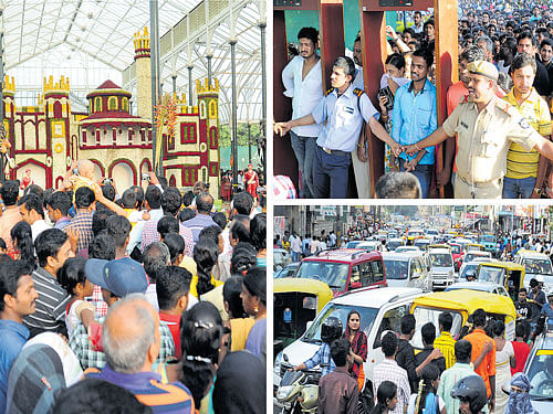 A large crowd at the Independence Day flower show at Lalbagh in Bengaluru on Saturday led to traffic snarls. DH PHOTOs