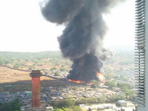 fire at suburban Mumbai, image courtesy:Twitter