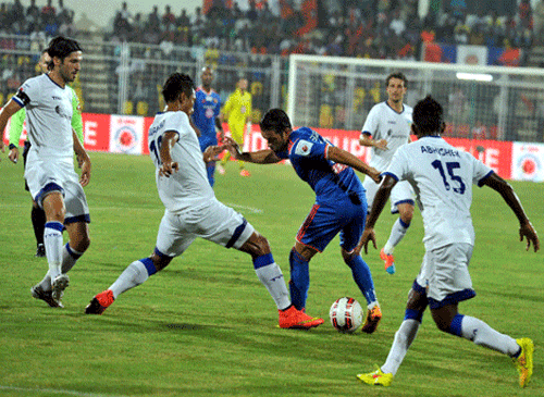 In a close-fought summit clash encounter, Goa lost 2-3 to Chennaiyin FC at the Jawaharla Nehru Stadium here on Sunday. The match was a heated affair wih several conflicts between the players throughout the match. PTI file photo