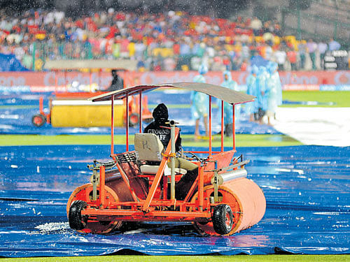Rain? not a problem ... KSCA ground staff's prepardness during rains earned them the praise. DH&#8200;PHOTO
