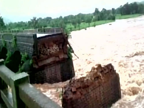 Pictures of the bridge that collapsed on Mumbai-Goa highway in late night hours. Rescue operations underway. ANI