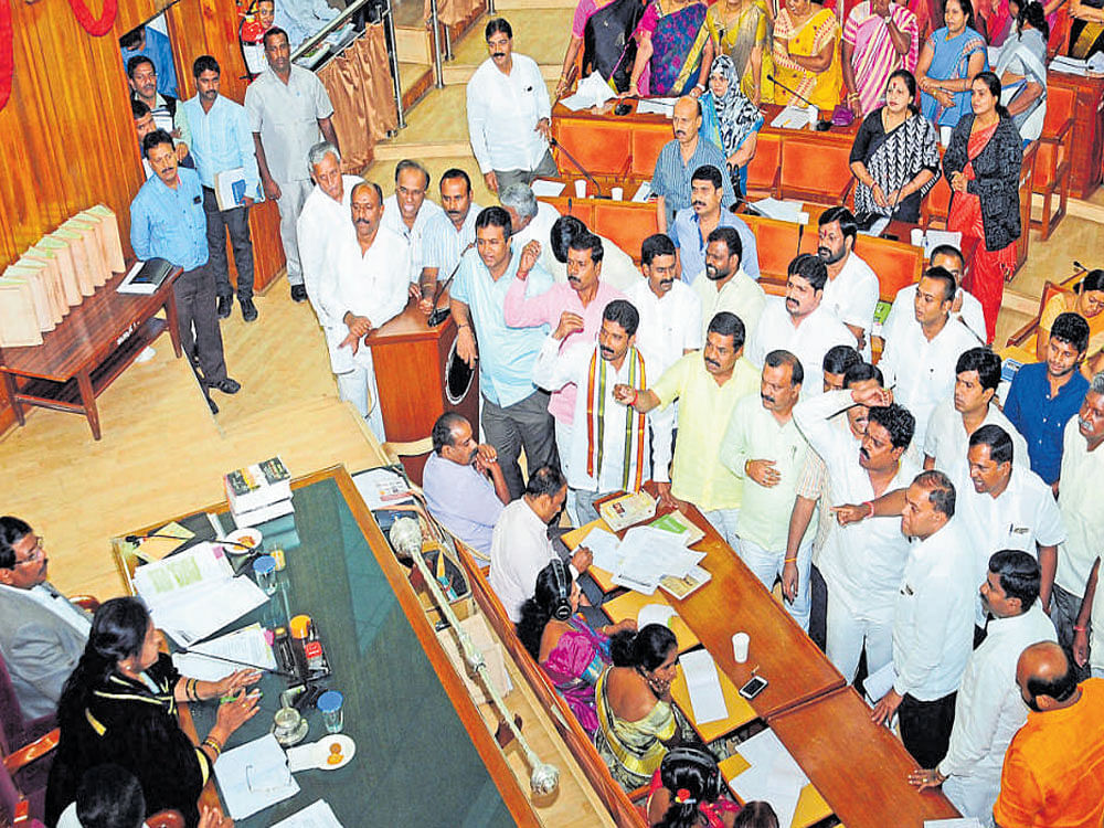 Congress members argue with the mayor during the BBMP Council meeting on Monday. DH PHOTO
