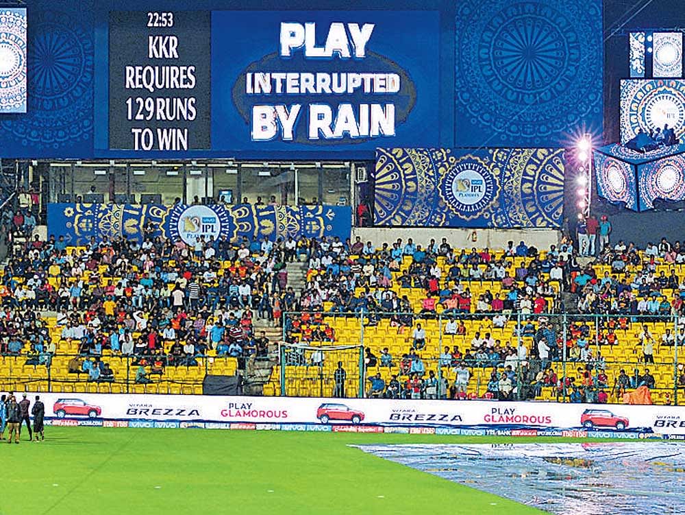 Play began within minutes after rain stopped during IPL-10 Eliminator in Bengaluru on Thursday. DH photo
