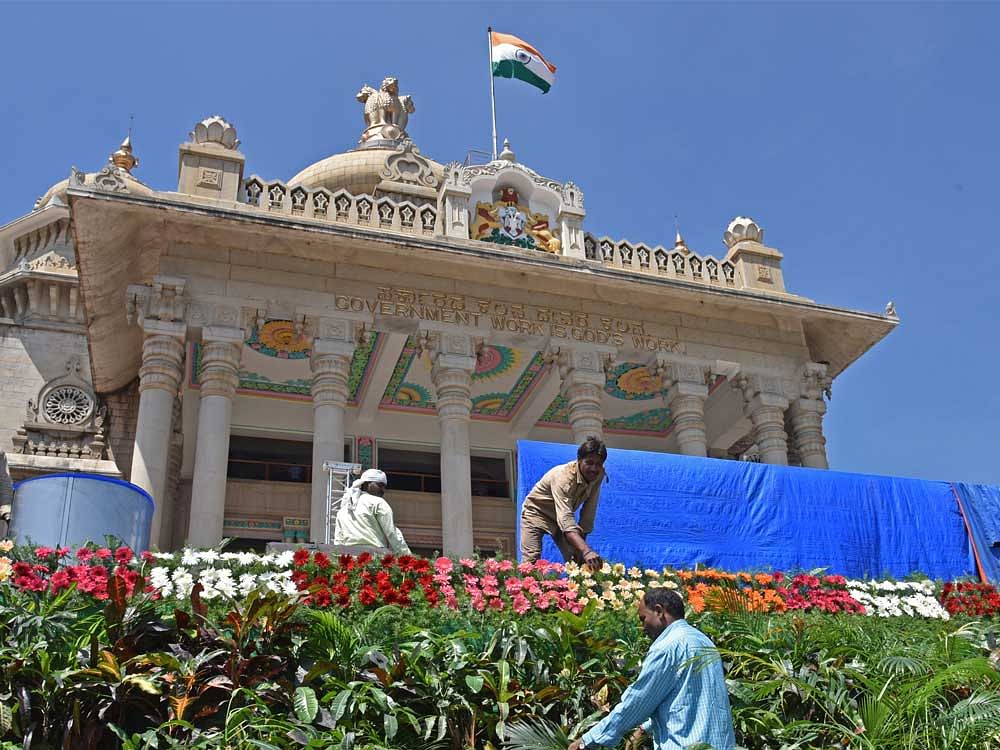 Vidhana Soudha is decorated with glowing lights and flowers. DH Photo