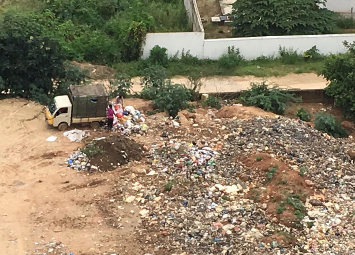 Garbage dumping at Seegehalli ground