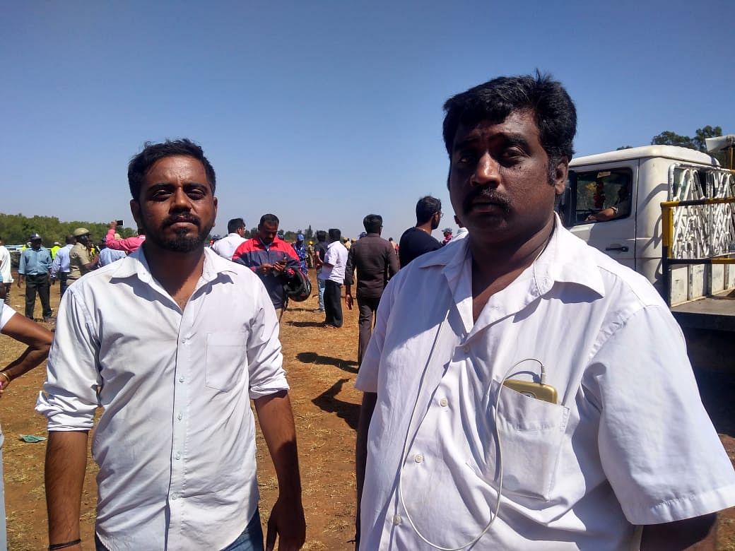 Lokesh and Anand, the attendants at the spot spoke to DH that they managed to safeguard close to about 100 cars.