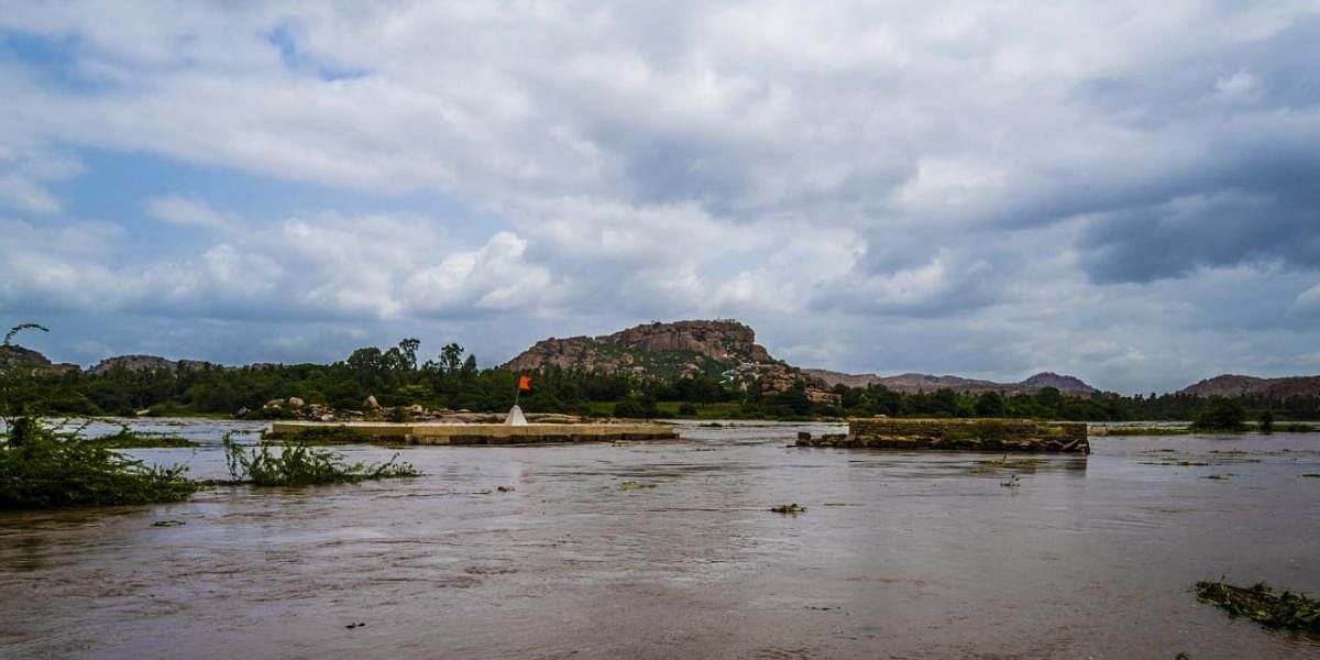 A historical structure at Hampi submerged on Thursday after heavy discharge from Tungabhadra reservoir. DH Photo