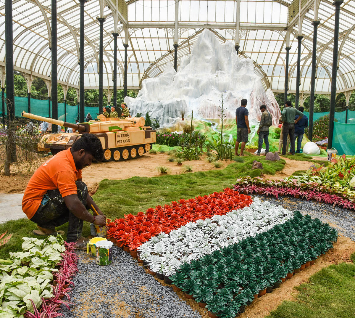 Workers preparing a floral model of the Tricolour at the Lalbagh gardens on Thursday. The show will be on between August 4 and 15. DH Photo/S K Dinesh