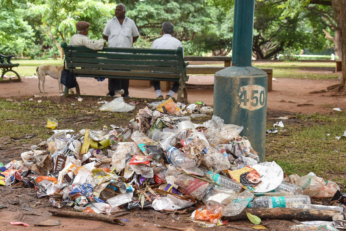 Garbage strewn in Lalbagh on Thursday, after the Independence Day flower show. DH Photo/S K Dinesh