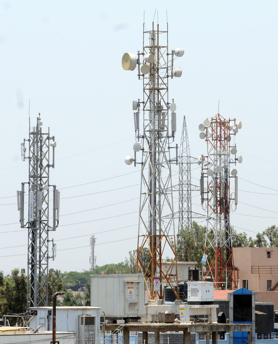 The BBMP Tax and Finance Standing Committee has decided to hike the existing annual fee on the mobile towers from Rs 20,000 to Rs 50,000. DH file photo