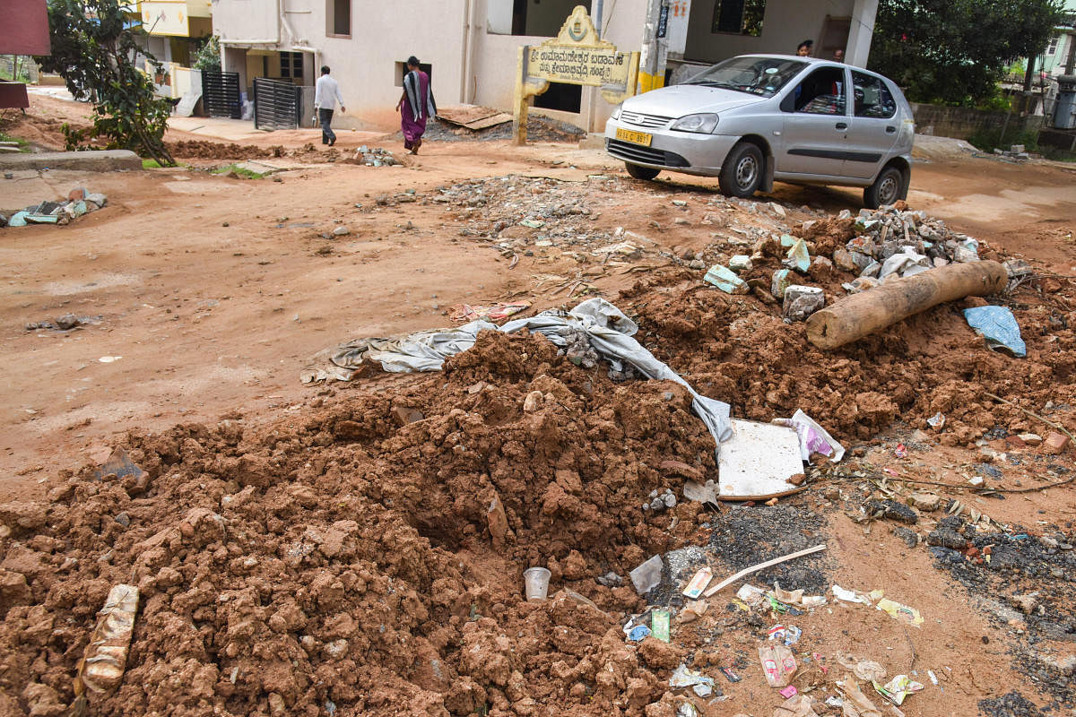 Doddakallasandra Road after BBMP carried out UGD work without asphlating the road (DH Photo by Dinesh)