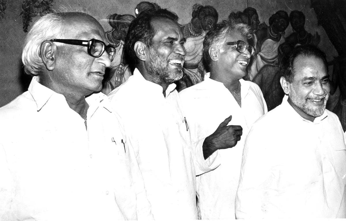Janata Party senior leaders (from left) Madhu Dandavate, Chandrashekhar, George Fernandes and Ramakrishna Hegde at party meeting in Bangalore. (DH File Photo)