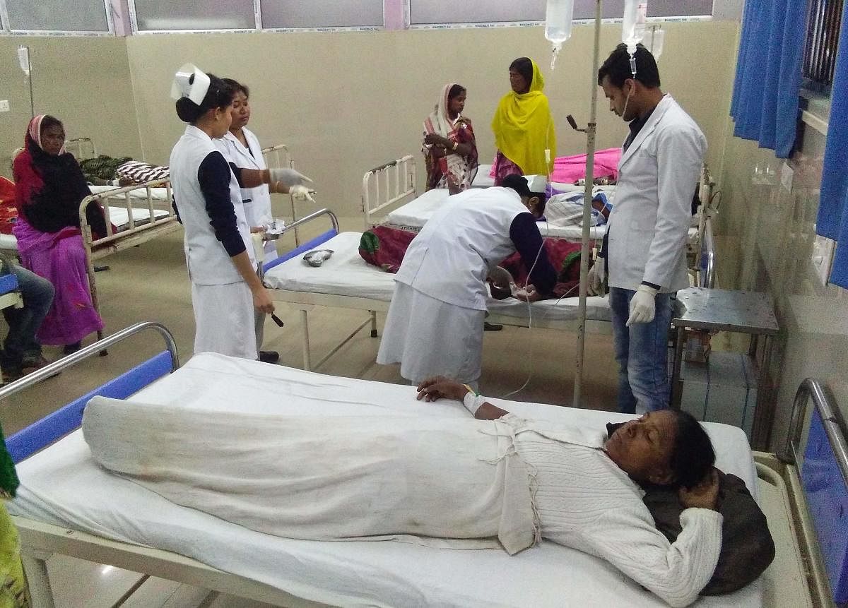 victims are under medical treatment at Jorhat hospital after allegedly drinking toxic bootleg liquor in Assam's Golaghat district on February 22, 2019. - The deaths in the northeastern state of Assam came less than two weeks after about 100 people died after drinking tainted liquor in Uttar Pradesh and Uttarakhand states. (Photo by Biju BORO / AFP)