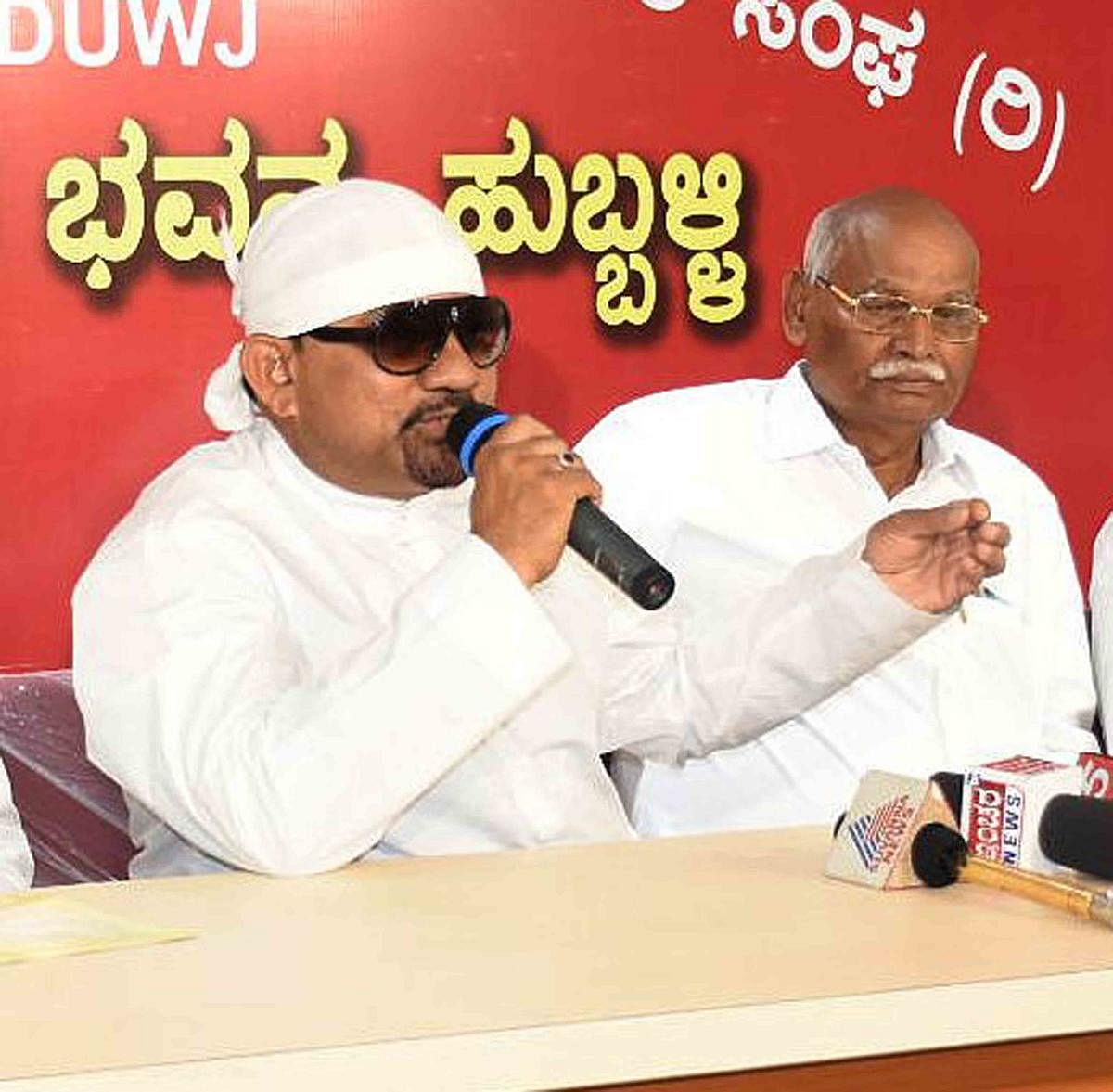 M D Ali, also known as 'Junior Vishnuvardhan', speaks during a press conference in Hubballi on Saturday. DH Photo 