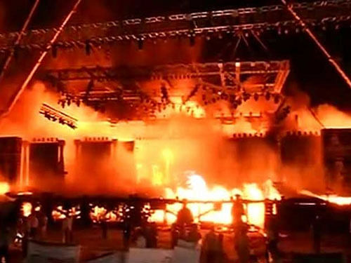 The blaze started during the 'Maharashtra Rajni' event when a lavani (dance) performance was underway. screen grab