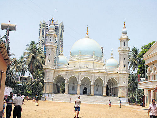 Hasanabad or Shah Hasan Ali's Maqbara or Mausoleum  in Mumbai. Heritage  experts often describe it as Taj Mahal of Mumbai. Mrityunjay Bose