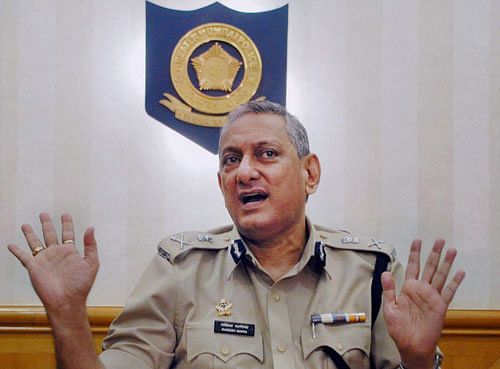 In a relief to Mumbai Police Commissioner Rakesh Maria, the Maharashtra government has allowed city police to move the Bombay High Court to challenge an order passed by the State Chief Information Commissioner, who initiated a judicial inquiry against him in connection with the alleged discrepancies in the 26/11 call records. PTI file photo