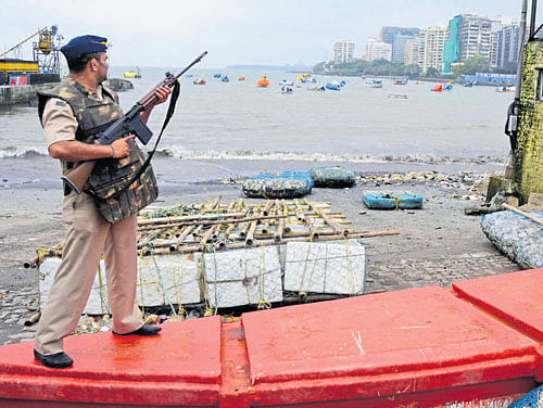 A security personnel guards the Badhwar Park area of  Colaba in south Mumbai on Thursday. DH Photo
