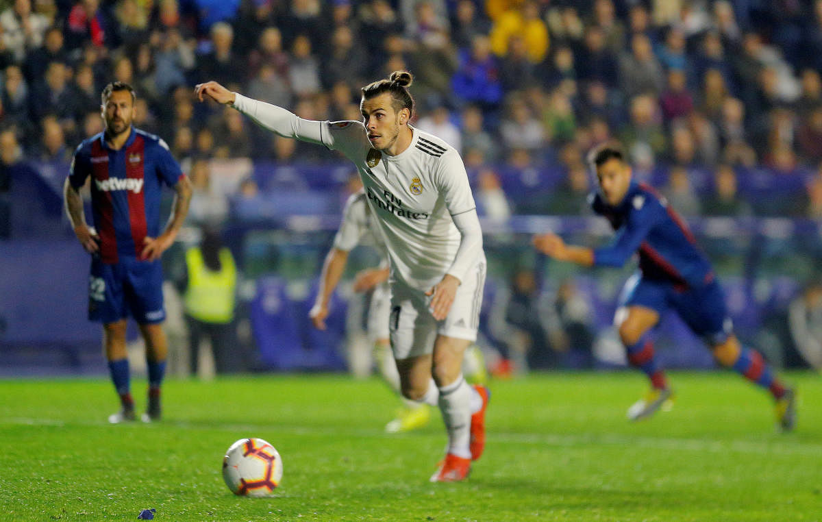 Real Madrid's Gareth Bale poised to score off a penalty against Levante. REUTERS