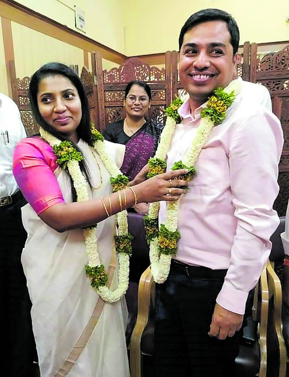 IAS officers Hephsiba Rani Korlapati and Ujwal Kumar Ghosh marry at the sub-registrar’s office in Hubballi on Monday.