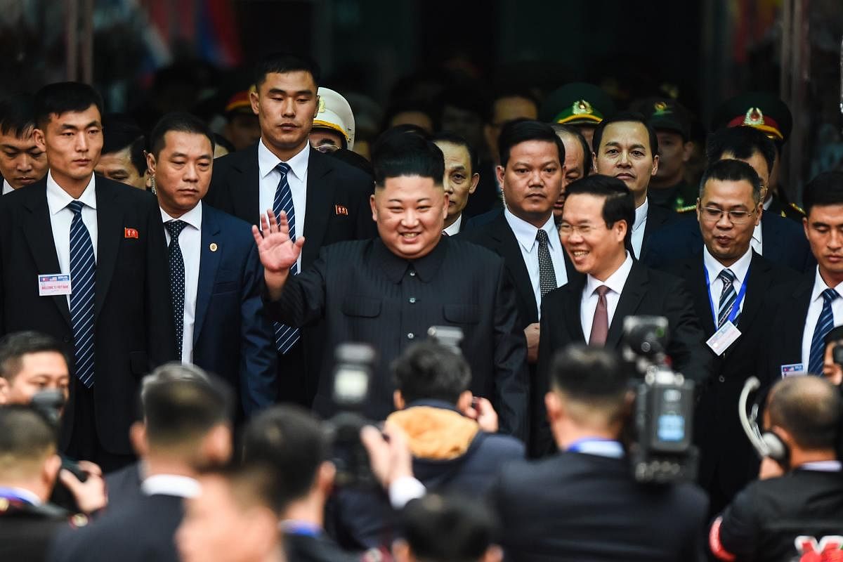 North Korean leader Kim Jong Un (C) waves after arriving at the Dong Dang railway station in Dong Dang, Lang Son province, on February 26, 2019, to attend the second US-North Korea summit. - North Korean leader Kim Jong Un crossed into Vietnam on February