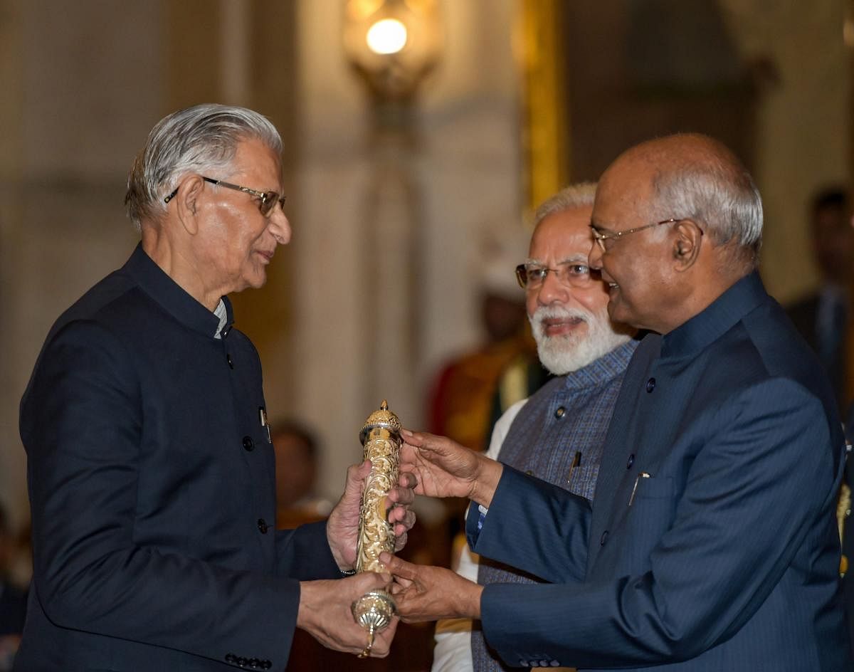 President Ram Nath Kovind and Prime Minister Narendra Modi confer the Gandhi Peace Prize (2017) to Ekal Abhiyan Trust during an awards ceremony at Rashtrapati Bhawan, in New Delhi, Tuesday, Feb. 26, 2019. (PTI Photo)