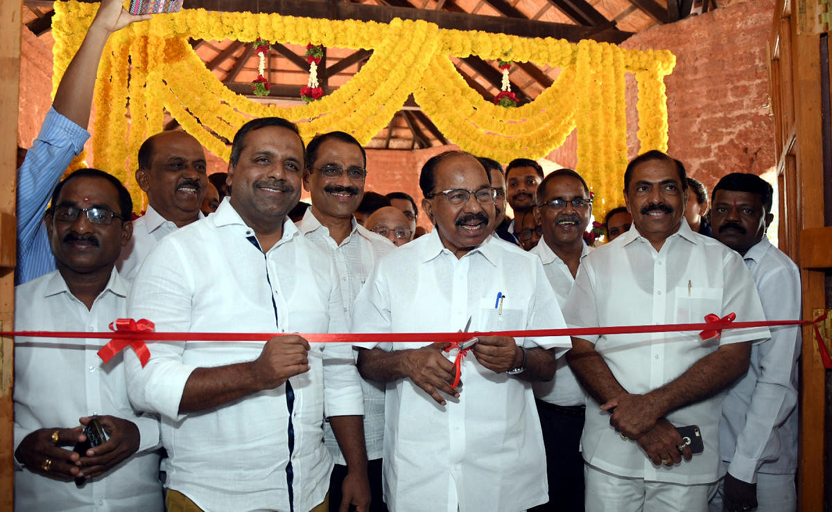 Former union minister Veerappa Moily inaugurates the renovated Ravindra Kalabhavana Complex at the University College on Tuesday. District In-charge Minister U T Khader, Mayor Bhaskar K and others look on.