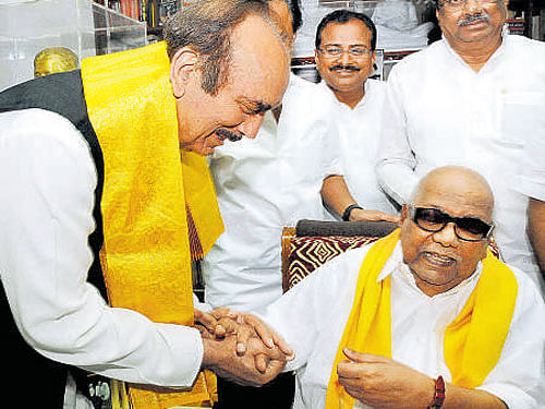 Congress leader Ghulam Nabi Azad with DMK chief M Karunanidhi in Chennai on Saturday. DH photo