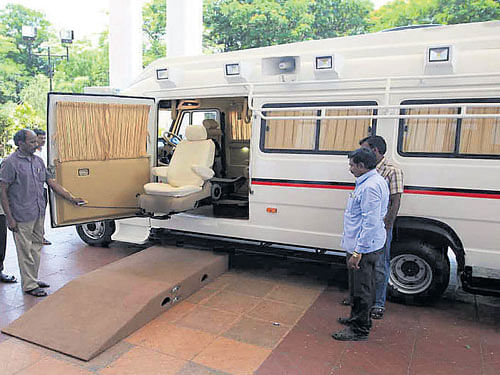 The high-tech election campaign van forDMK presidentMKarunanidhi,which is equipped with awheelchair that will be raised with an automated hydraulic lift imported fromGermany.DH PHOTO