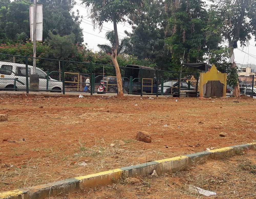 A park identified for the construction of an Indira Canteen in Vijayanagar. DH photo