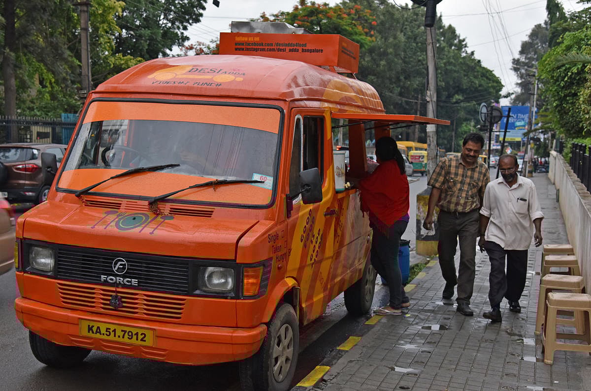 Mobile Indira canteens have it easy, but food trucks struggle