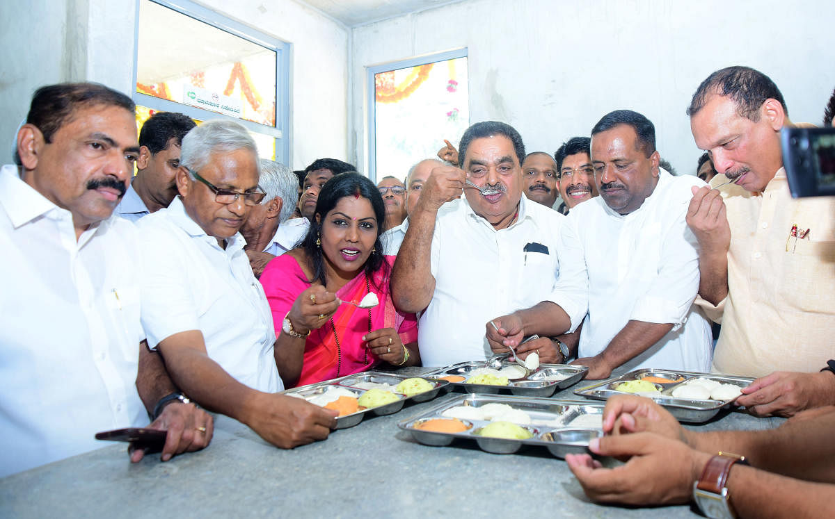 MLA J R Lobo, Mayor Kavitha Sanil, Ministers Ramanath Rai and U T Khader and MLC Ivan D'Souza relish breakfast at the Indira Canteen opened in front of Lady Goschen Hospital in Mangaluru on Tuesday.