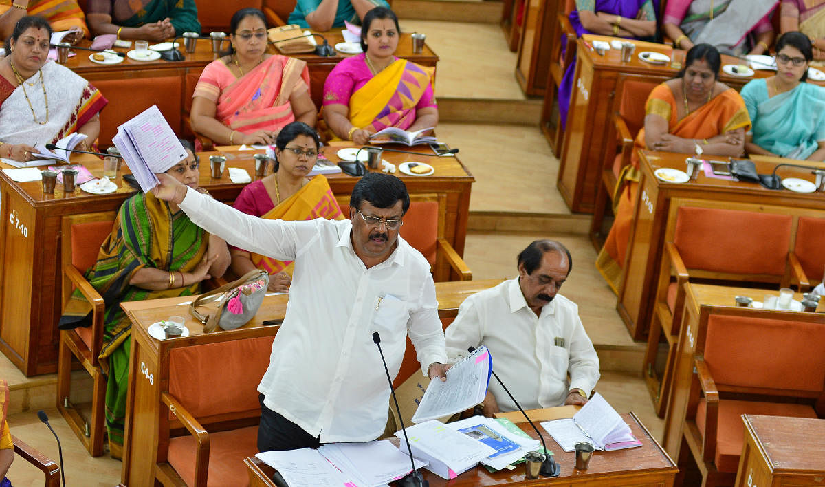 Opposition leader Padmanabha Reddy at the BBMP council meeting on Thursday. DH PHOTO/RANJU p