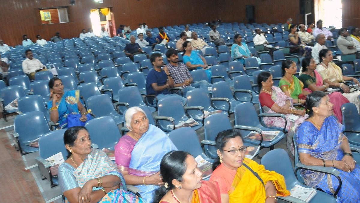 The state-level women's literary conference organised at Kuvempu Kalamandira on Sunday witnessed poor participation of delegates.