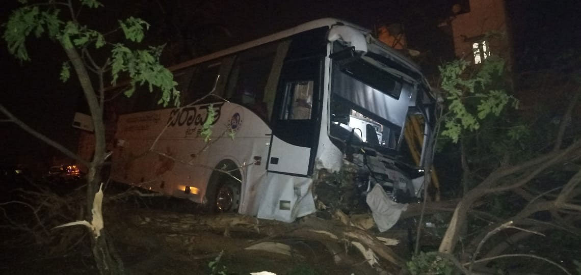 A couple and their three children killed on the spot in a freak road accident on the Nelamangala-Kunigal highway on Monday night.  DH photo